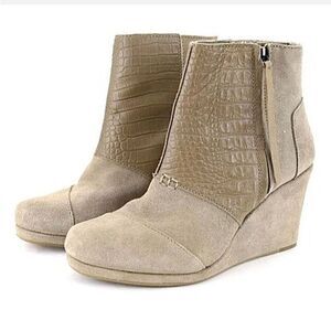 Toms Womens Size 6.5 Desert Wedge High Taupe Suede Croc Embossed Ankle Bootie